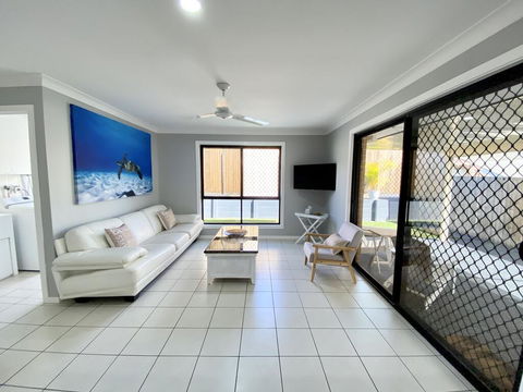 STYLISH RESIDENCE, LARGE PRIVATE YARD - CLOSE TO DREAMWORLD - Australia Accommodation 0