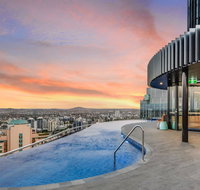 Stylish Resort Living in the City - Australia Accommodation