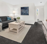 Stylish Split Level Apartment 13 Minutes From City - Australia Accommodation