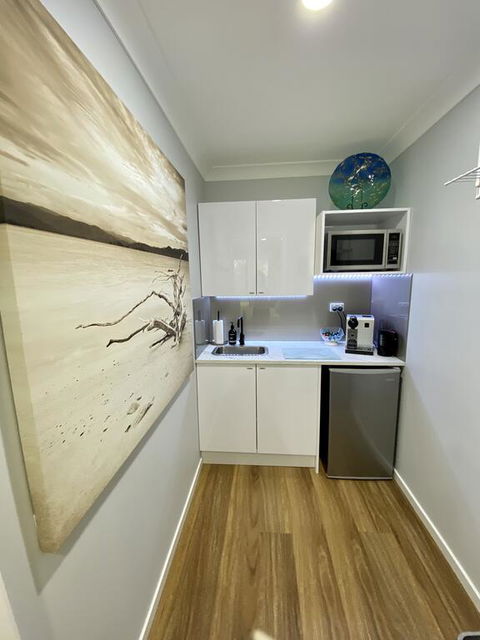 STYLISH UNIT - CLOSE TO DREAMWORLD - Australia Accommodation 3