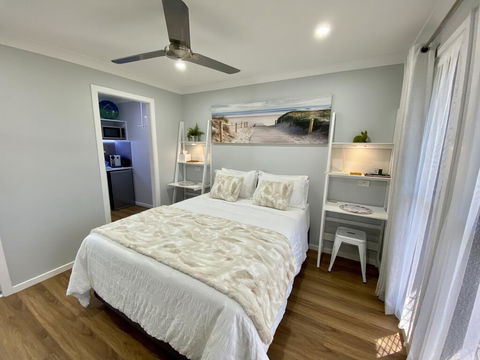 STYLISH UNIT - CLOSE TO DREAMWORLD - Australia Accommodation 1