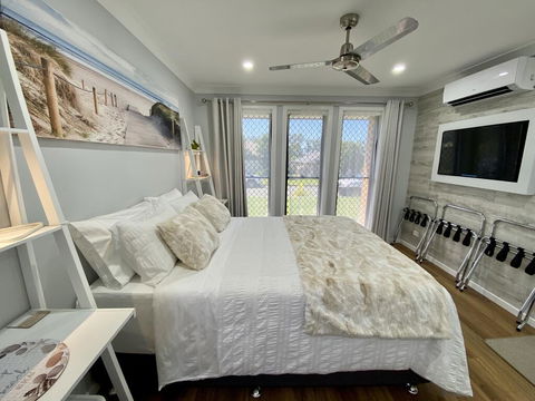 STYLISH UNIT - CLOSE TO DREAMWORLD - Australia Accommodation 0