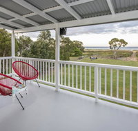 Sugar Shack - Character Family Home Right on the Ocean - Australia Accommodation