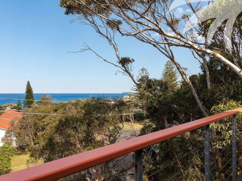 Summer Folly 1 - Australia Accommodation 0