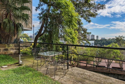 Sun-filled Apartment With Stunning Harbour Views H353 - Australia Accommodation 1