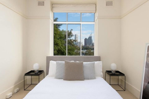 Sun-filled Apartment With Stunning Harbour Views H353 - Australia Accommodation 3