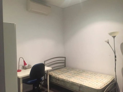 Sunny 3 Bedroom Apartment In Turrella - Australia Accommodation 2