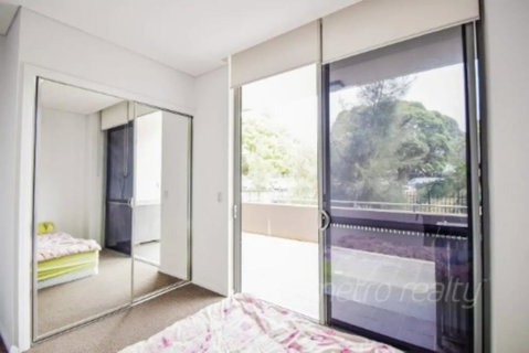 Sunny 3 Bedroom Apartment In Turrella - Australia Accommodation 3