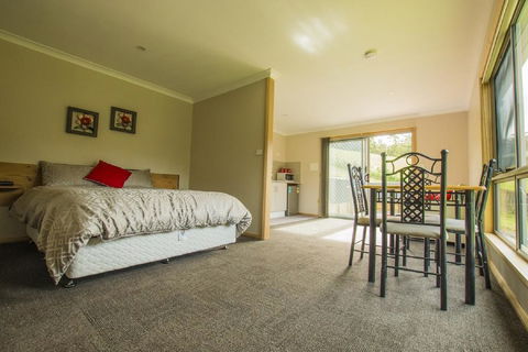 Sunny Gum - Australia Accommodation 3