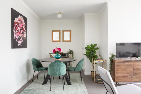 Sunny Apartment In Quiet And Green Neighbourhood - Australia Accommodation 2