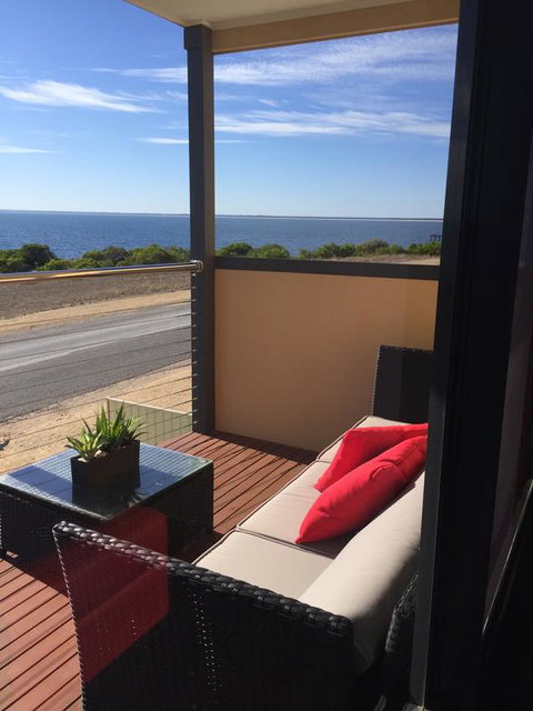 Sunset Cove Beach House - Australia Accommodation 3