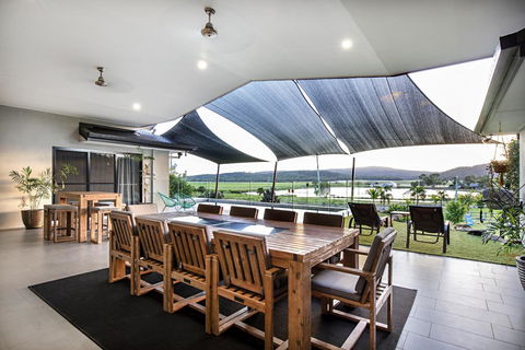 Sunset Retreat Airlie Beach Rural Getaway - Australia Accommodation 3