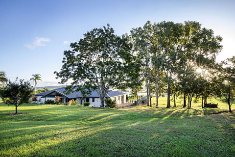 Sunset Retreat Airlie Beach Rural Getaway - Australia Accommodation 1