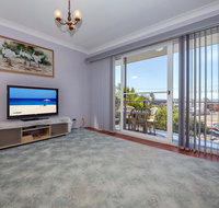 Sunset Towers Unit 2/25 Donald Street - Australia Accommodation