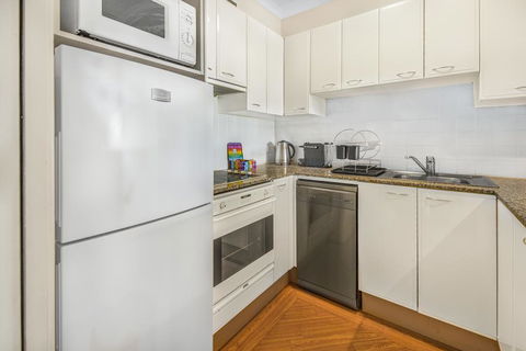 Super Convenient Apartment With Garden Views - Australia Accommodation 3