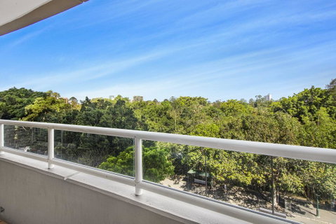 Super Convenient Apartment With Garden Views - Australia Accommodation 0