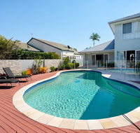 Super Sized Family Retreat With a Pool - Australia Accommodation