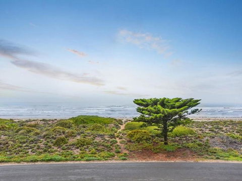 Tahren Beachfront Shack - Australia Accommodation 3