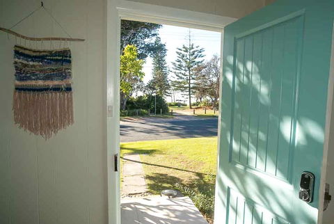 Tallowood Beachfront Cottage - Australia Accommodation 2