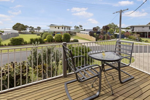 Tanjil - A Stroll From The Water In Paynesville - Australia Accommodation 1