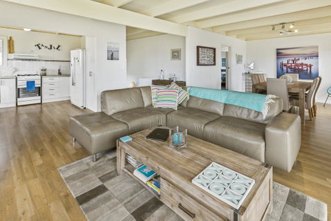Tanjil - A Stroll From The Water In Paynesville - Australia Accommodation 3