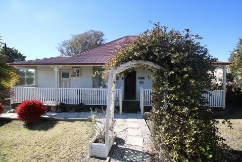 Tenterfield Historic C1895 Cottage - Australia Accommodation 1