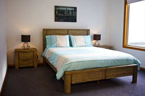 Penguin Beachfront Apartments - Australia Accommodation 10
