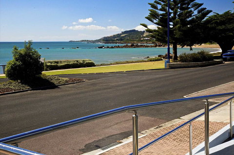 Penguin Beachfront Apartments - Australia Accommodation 2