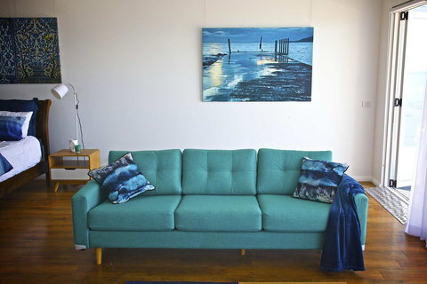 Penguin Beachfront Apartments - Australia Accommodation 12