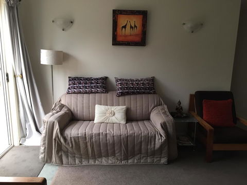 Oatlands Retreat - Australia Accommodation 3