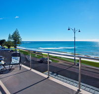 Penguin Waterfront Escape - Australia Accommodation