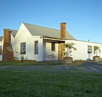Buttons Cottage - Australia Accommodation