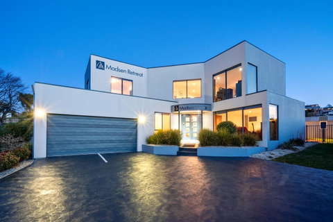 Madsen Retreat - Australia Accommodation 0
