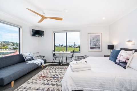Madsen Retreat - Australia Accommodation 25