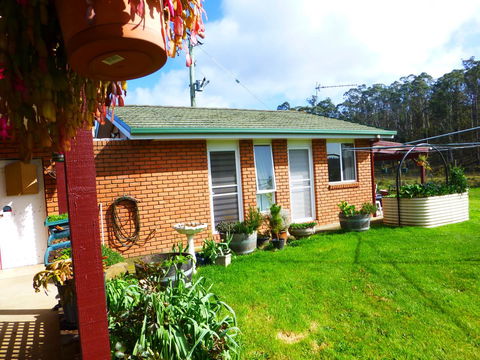 Quamby Pines Chalet - Australia Accommodation 22
