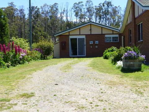 Quamby Pines Chalet - Australia Accommodation 28