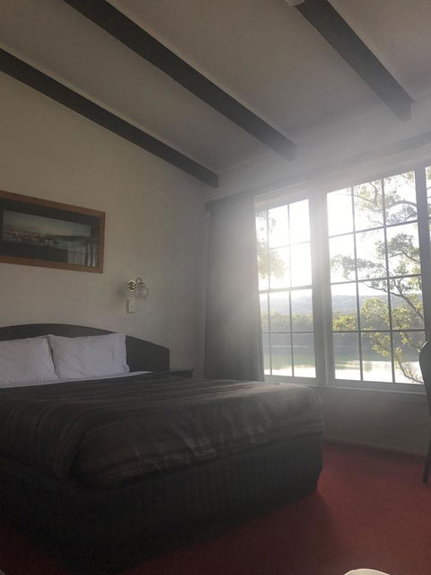 The Fox And Hounds Historic Hotel - Australia Accommodation 15