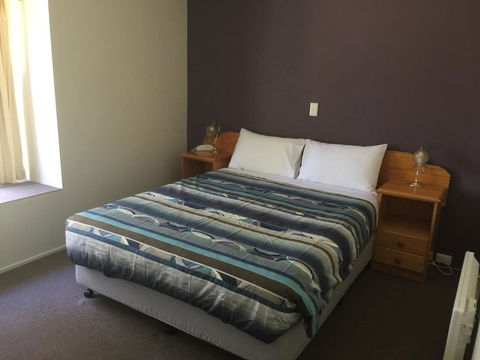 The Fox And Hounds Historic Hotel - Australia Accommodation 10