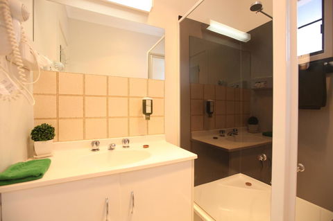 The Fox And Hounds Historic Hotel - Australia Accommodation 31