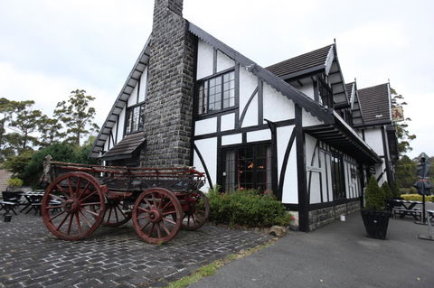 The Fox And Hounds Historic Hotel - Australia Accommodation 26