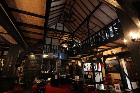 The Fox And Hounds Historic Hotel - Australia Accommodation 36