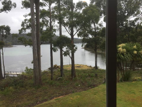 The Fox And Hounds Historic Hotel - Australia Accommodation 9