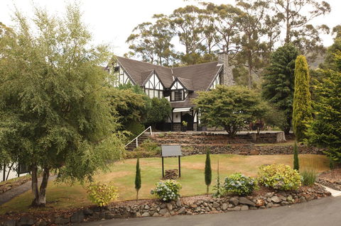 The Fox And Hounds Historic Hotel - Australia Accommodation 39