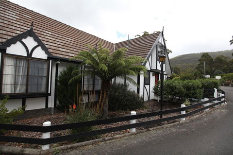 The Fox And Hounds Historic Hotel - Australia Accommodation 29