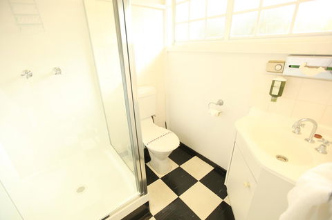 The Fox And Hounds Historic Hotel - Australia Accommodation 17