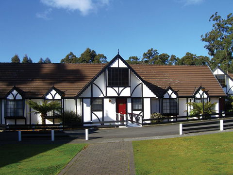 The Fox And Hounds Historic Hotel - Australia Accommodation 0