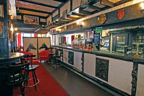 The Fox And Hounds Historic Hotel - Australia Accommodation 33