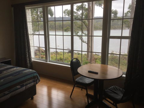 The Fox And Hounds Historic Hotel - Australia Accommodation 5