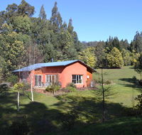 Whispering Spirit Holiday Cottages  Mini Ponies - Australia Accommodation