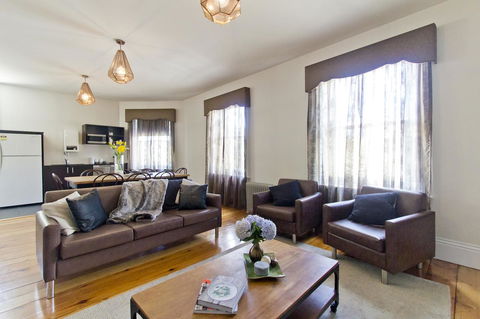 Deloraine Hotel - Australia Accommodation 4